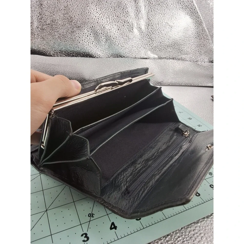 Classic Black Leather Bifold Wallet |‎ Snap Closure | Card Slots